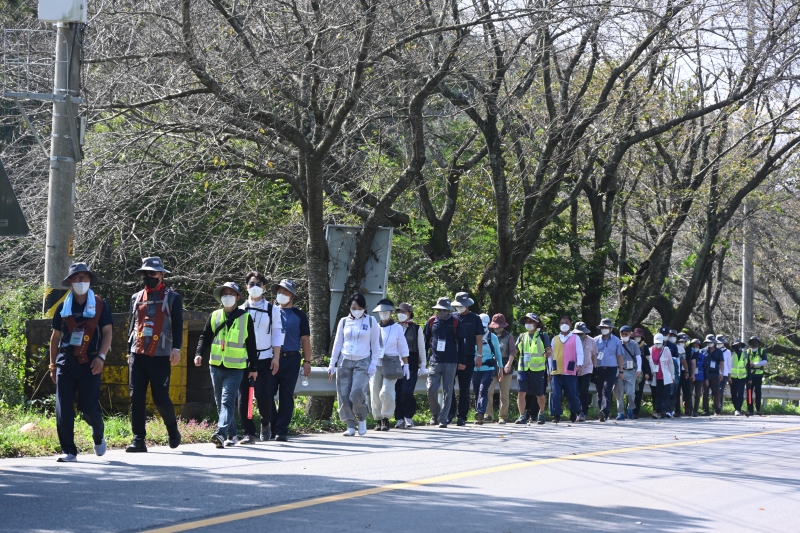 DSC_7400 송광사-곡성 구간을 순례하는 대중의 모습 (4)